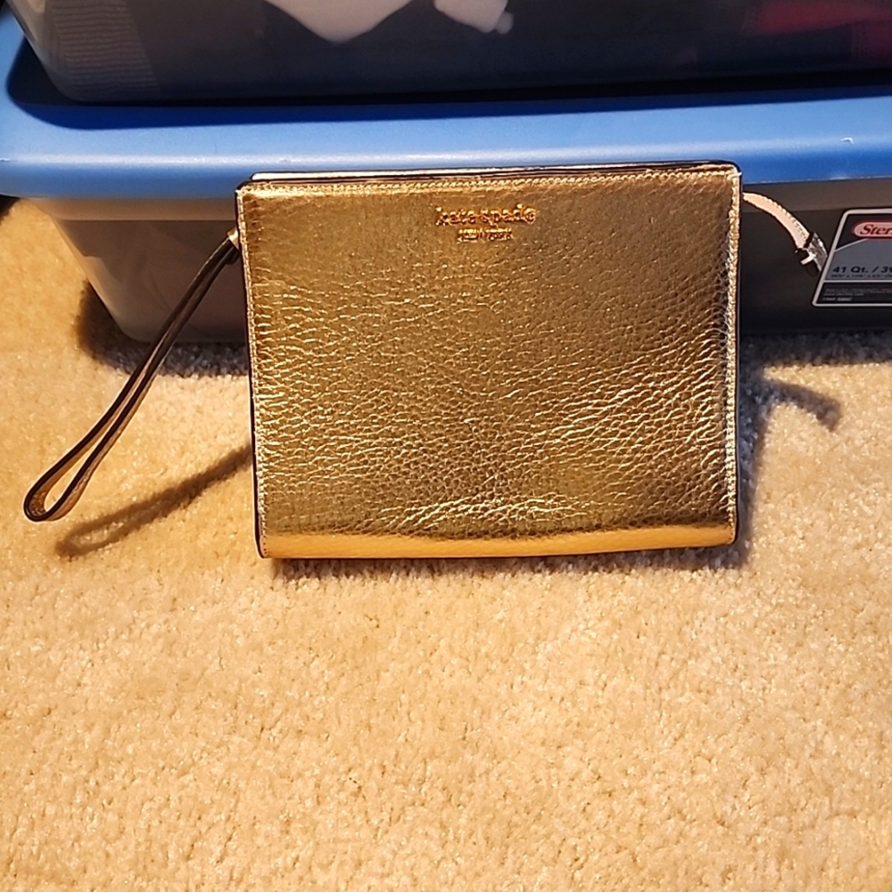 Kate Spade gold zip wristlet. EUC- used once.
